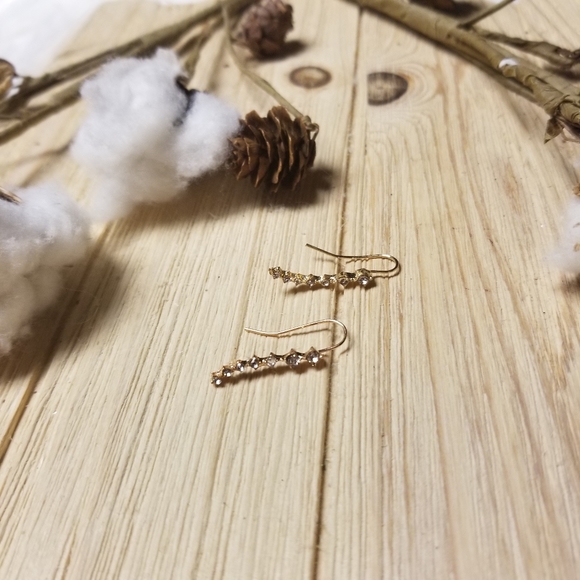 Very Pretty CZ Ear Climbers in GOLD - Picture 5 of 11